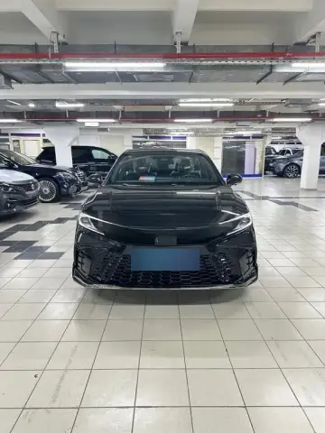 Toyota Camry 2026 — миниатюра 1