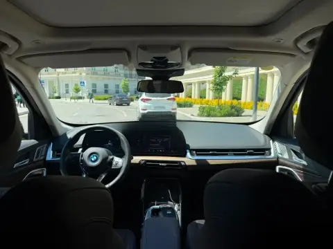 BMW iX1 2025 — миниатюра 9