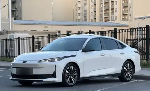 Changan Qiyuan A05 2025 — миниатюра 2