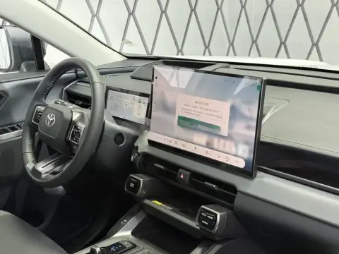 Toyota RAV4 2026 — миниатюра 8
