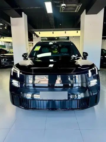 Lynk & Co 900 2025 — миниатюра 1