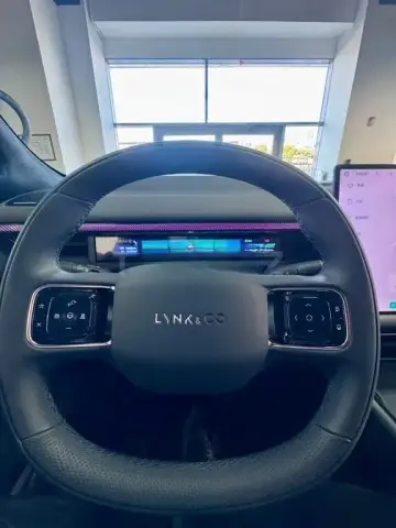 Lynk & Co 900 2025 — миниатюра 8
