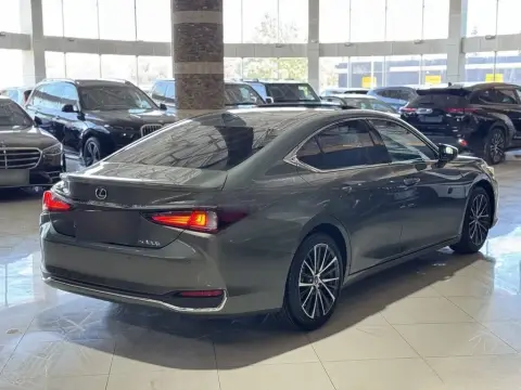 Lexus ES 300h 2025 — миниатюра 8
