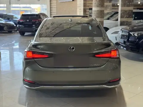 Lexus ES 300h 2025 — миниатюра 9