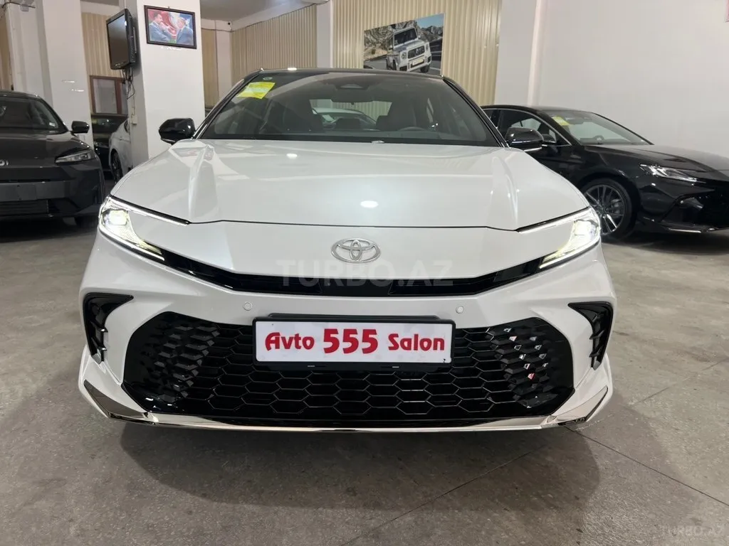 Toyota Camry 2025 — фото 1 из 10
