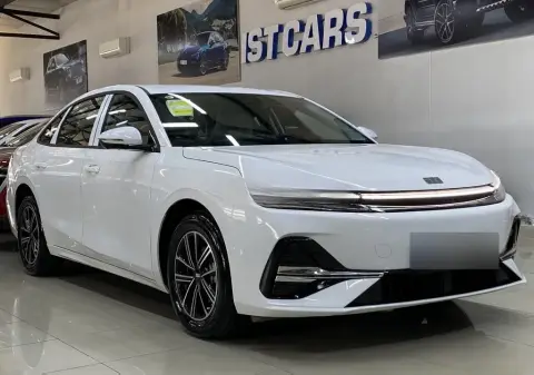 Geely Galaxy A7 2025 — миниатюра 2
