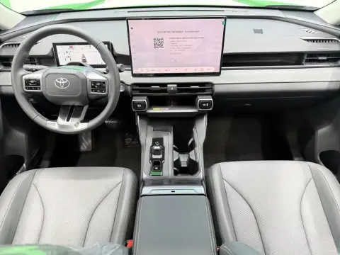 Toyota RAV4 2026 — миниатюра 10