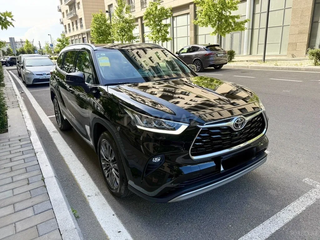 Toyota Highlander 2026 — фото 1 из 10