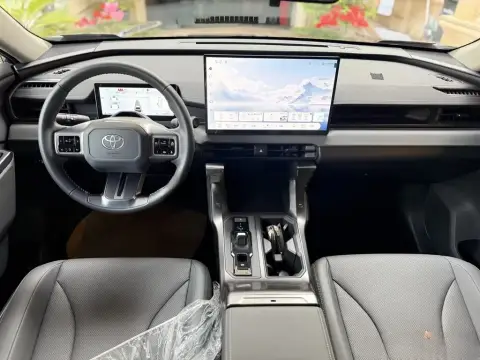 Toyota RAV4 2026 — миниатюра 10