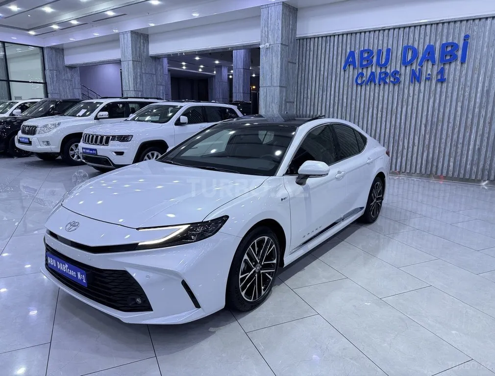 Toyota Camry 2025 — фото 1 из 10