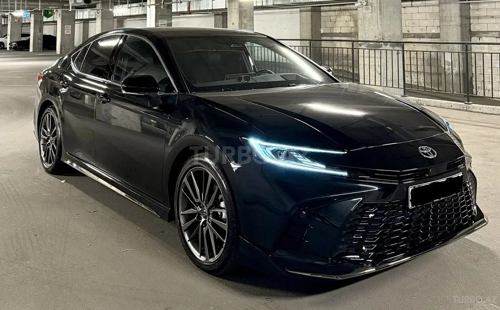 Toyota Camry 2025 — фото 1 из 10