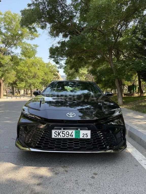 Toyota Camry 2025 — фото 1 из 10