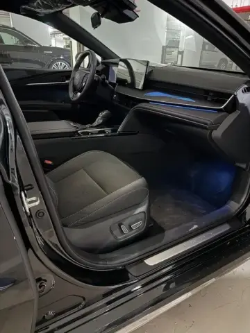 Toyota Camry 2025 — миниатюра 10