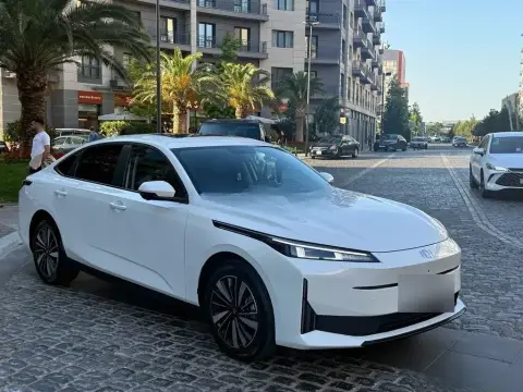 Changan Qiyuan A05 2025 — миниатюра 2