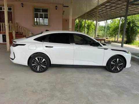 Changan Qiyuan A05 2025 — миниатюра 2
