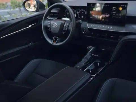 Toyota Camry 2025 — миниатюра 6