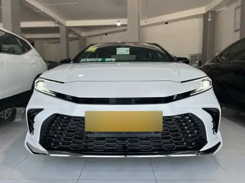 Toyota Camry 2026 — миниатюра 1