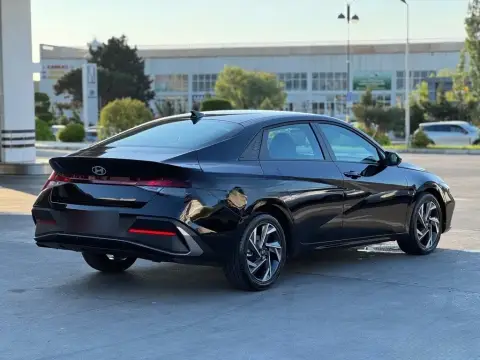Hyundai Elantra 2025 — миниатюра 2