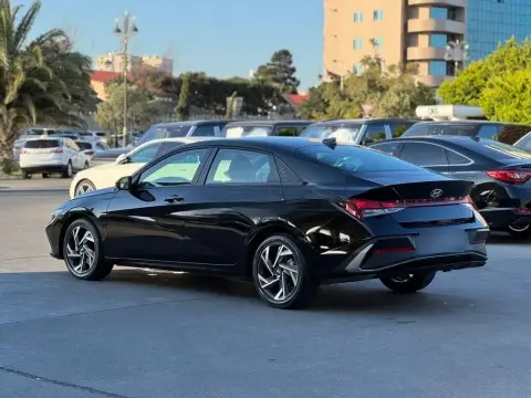 Hyundai Elantra 2025 — миниатюра 8
