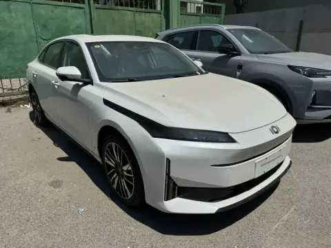 Changan Qiyuan A05 2025 — миниатюра 2