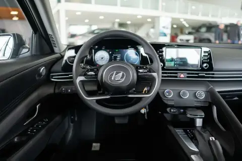 Hyundai Elantra 2025 — миниатюра 9