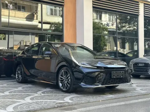 Toyota Camry 2026 — миниатюра 1