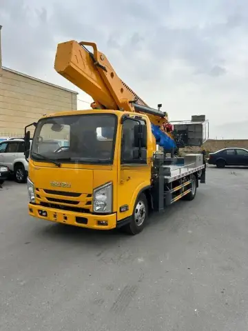 Isuzu ELF 2025