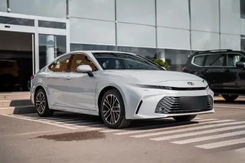 Toyota Camry 2026 — миниатюра 4