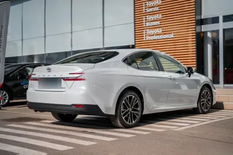 Toyota Camry 2026 — миниатюра 7