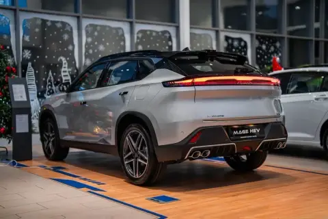 Dongfeng Aeolus Mage HEV 2026 — миниатюра 6
