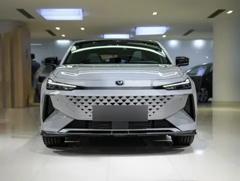 Changan Uni-V iDD 2025 — миниатюра 2
