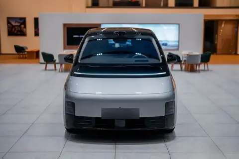 Li Auto Mega 2025 — миниатюра 1