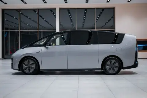 Li Auto Mega 2025 — миниатюра 3