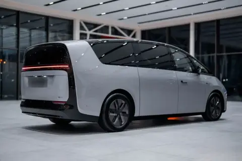 Li Auto Mega 2025 — миниатюра 8