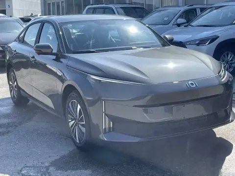 Changan Qiyuan A05 2025 — миниатюра 2