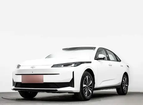 Changan Qiyuan A05 2025 — миниатюра 1
