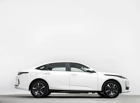 Changan Qiyuan A05 2025 — миниатюра 8