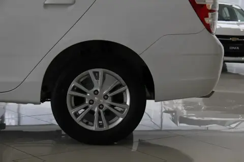 Chevrolet Cobalt 2026 — миниатюра 6