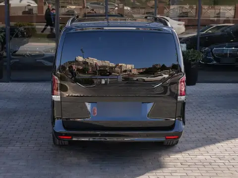 Mercedes-Benz V 250 2025 — миниатюра 7