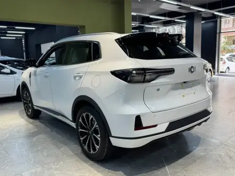 Changan Qiyuan Q05 2025 — миниатюра 8
