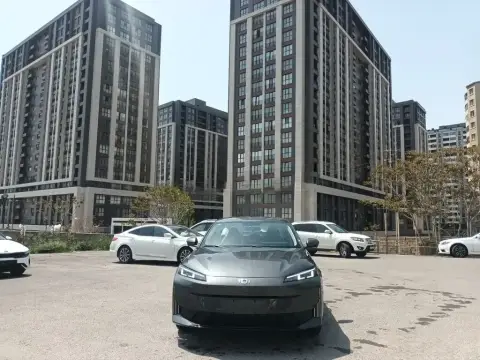 Changan Qiyuan A05 2025 — миниатюра 2