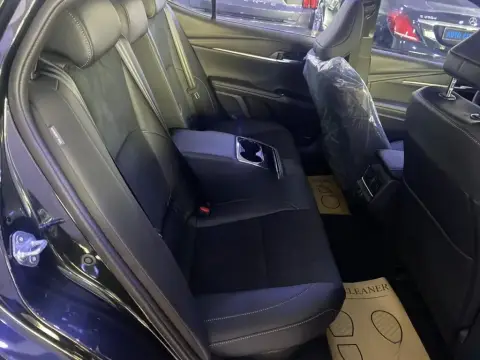 Toyota Camry 2025 — миниатюра 8
