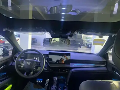 Toyota Camry 2025 — миниатюра 10
