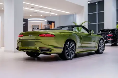 Bentley Continental GTC 2025 — миниатюра 6