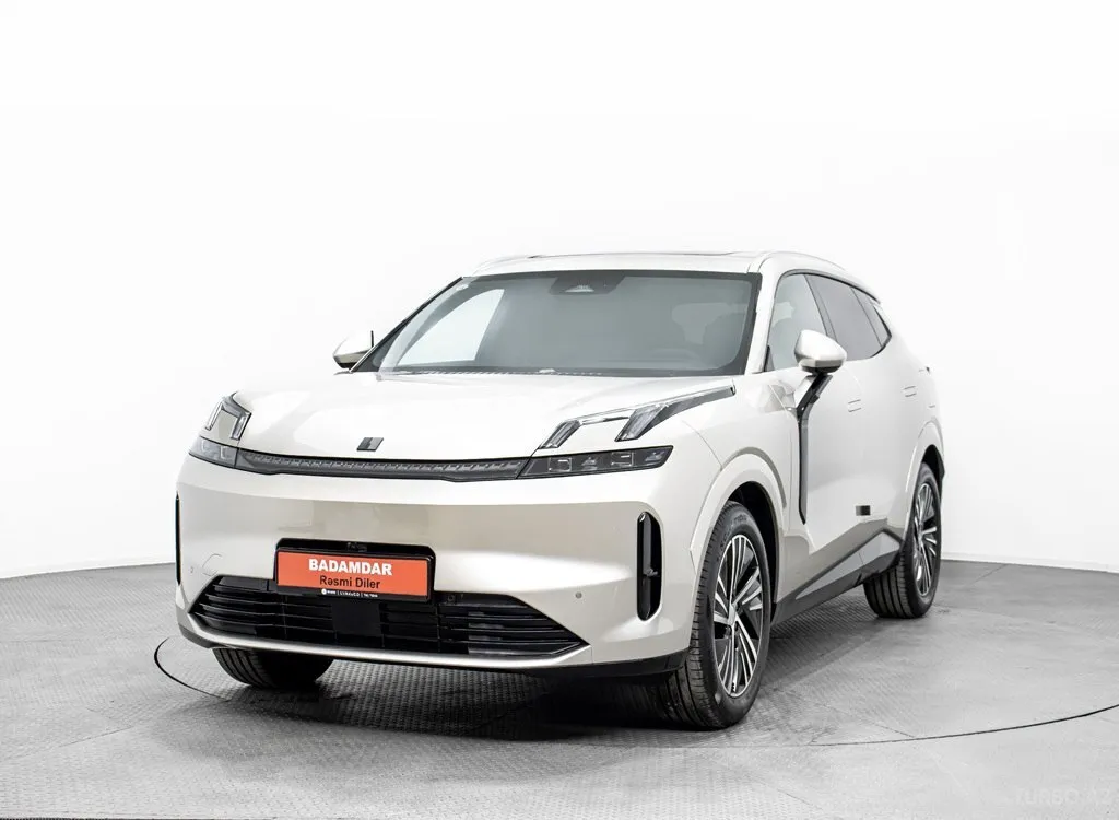 Lynk & Co 08 2025 — фото 1 из 10