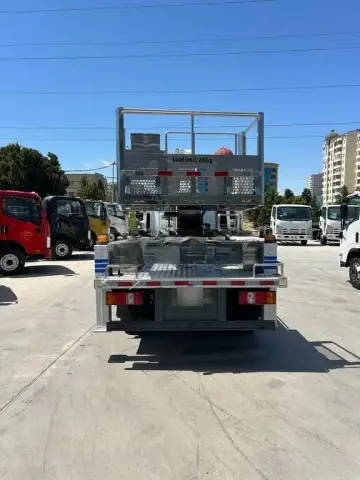 Isuzu ELF 2026 — миниатюра 2