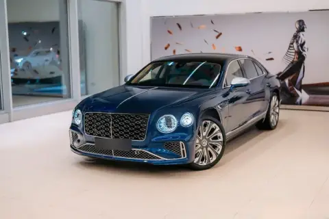 Bentley Flying Spur 2025 — миниатюра 2