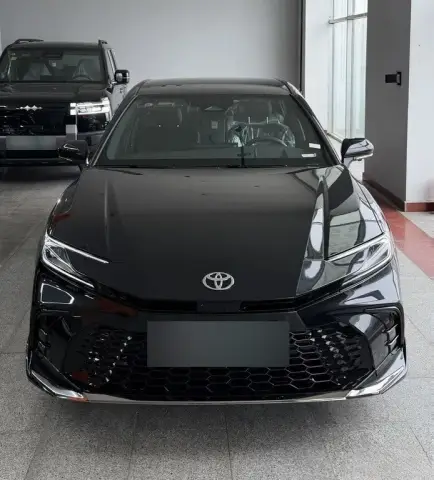 Toyota Camry 2025 — миниатюра 2