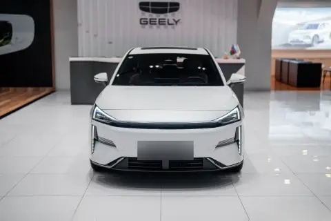 Geely Galaxy L6 2025 — миниатюра 2
