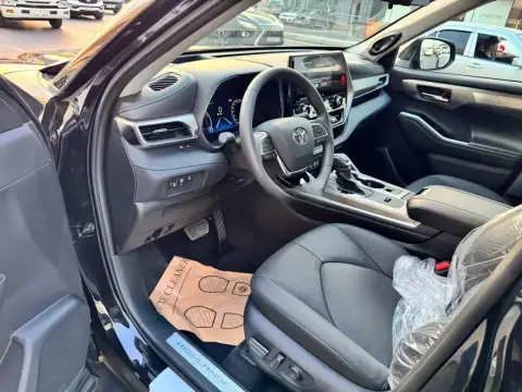 Toyota Highlander 2025 — миниатюра 10
